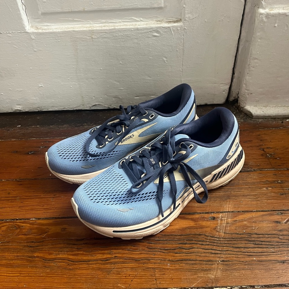 Brooks Women’s Adrenaline GTS 23 Size 8.5